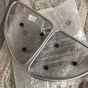 Corner sink strainers